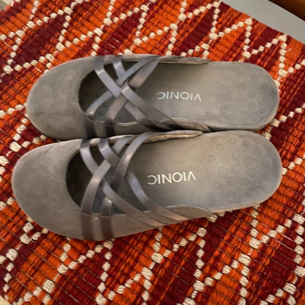 Vionic Women’s mule clogs size 7